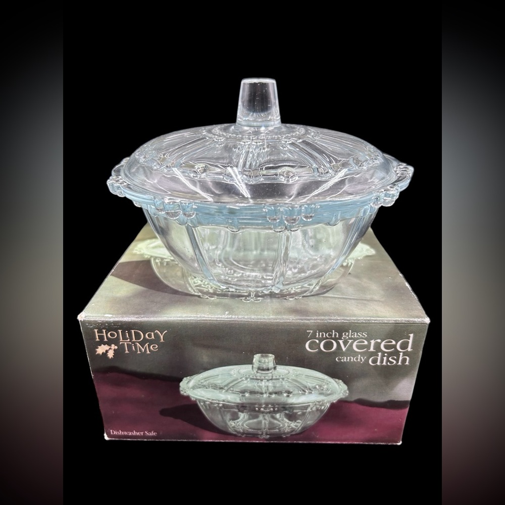 Vintage pretty covered candy glass dish. New in box.